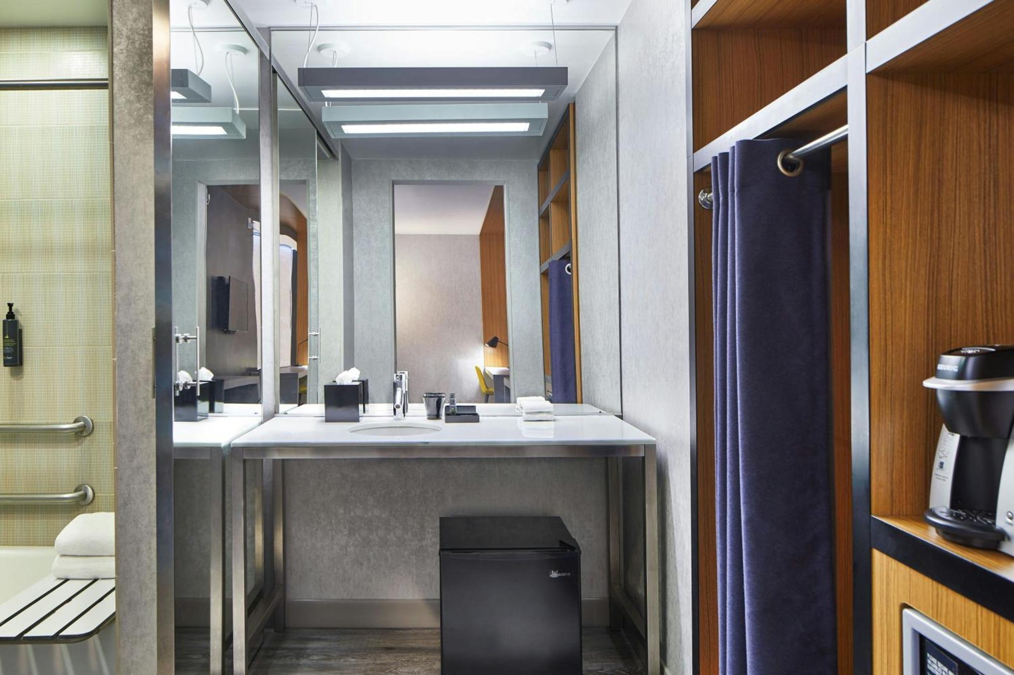 Aloft Dulles Airport North Hotel Ashburn