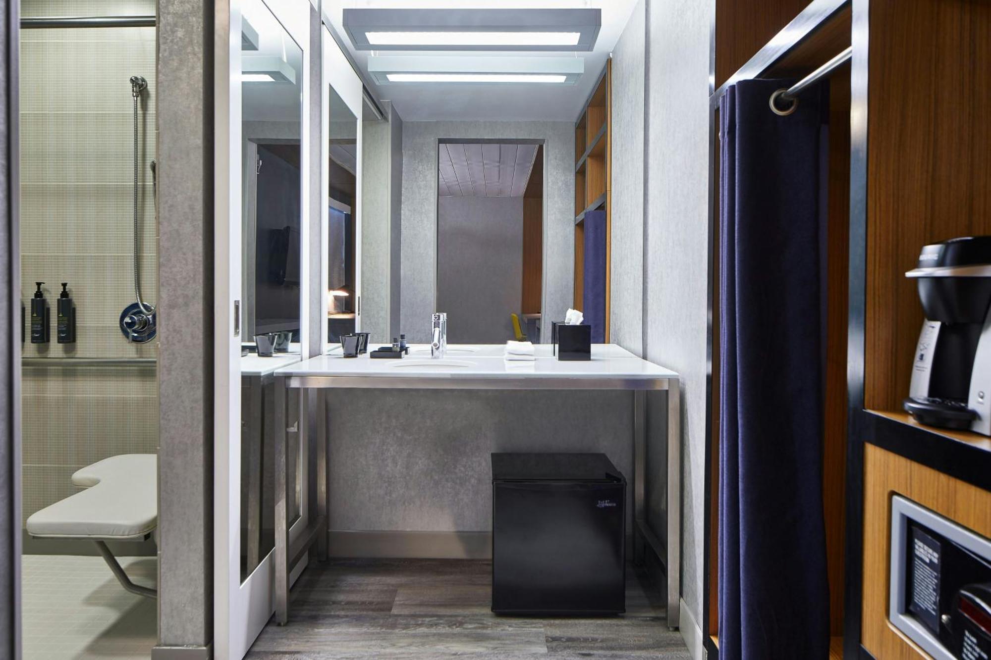 Aloft Dulles Airport North Hotel Ashburn