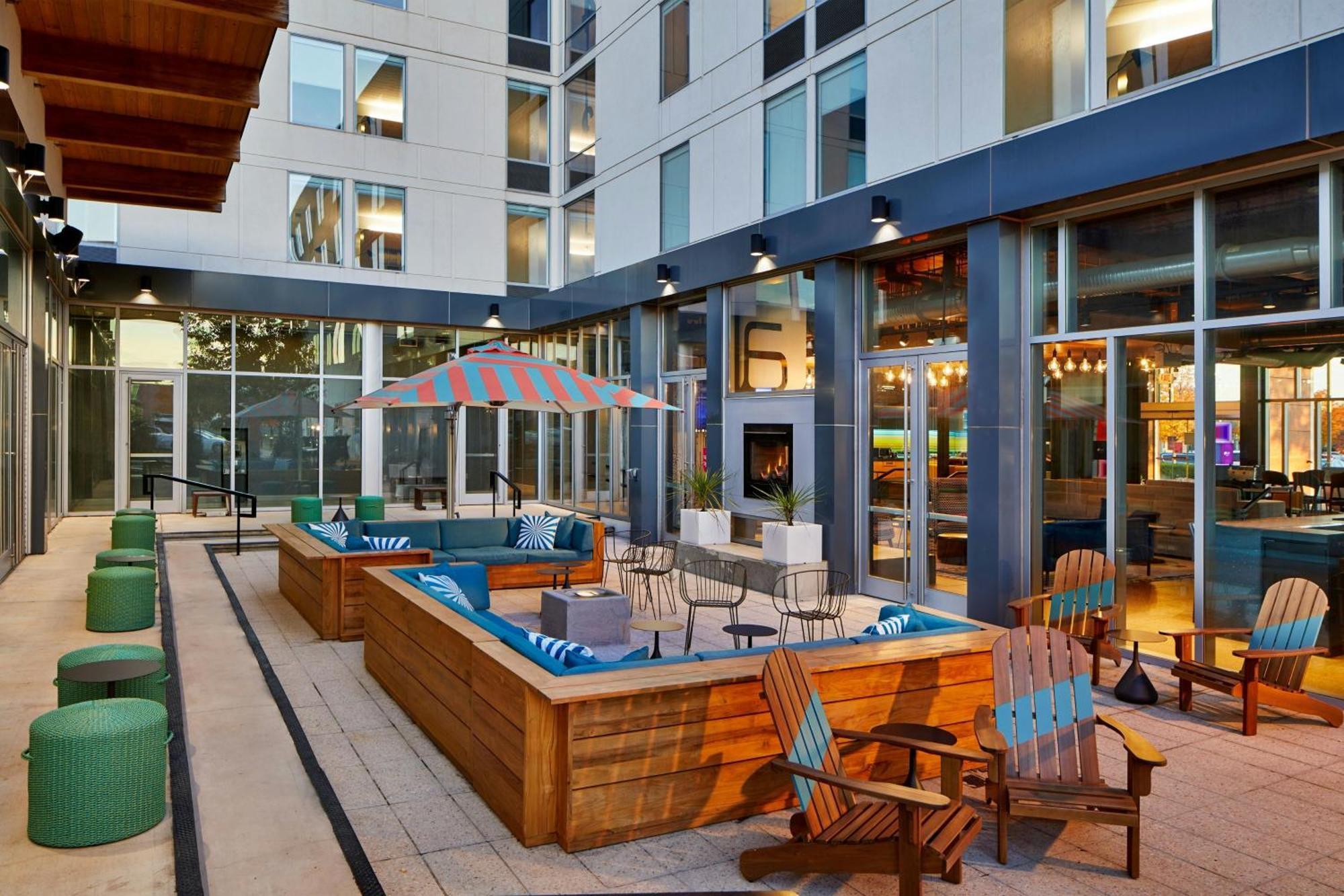 Aloft Dulles Airport North 3*